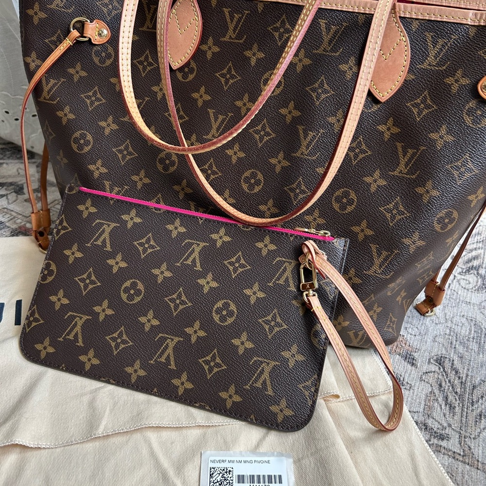 SOLD Authentic LV Neverfull MM tote Pivoine Pink interior - with pouch included